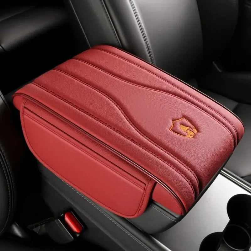 The new car armrest box pad, driver's elbow rest pad, and central armrest box memory foam have been raised and thickened by 5cm