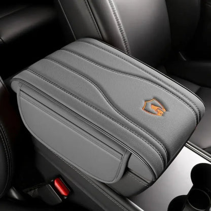 The new car armrest box pad, driver's elbow rest pad, and central armrest box memory foam have been raised and thickened by 5cm