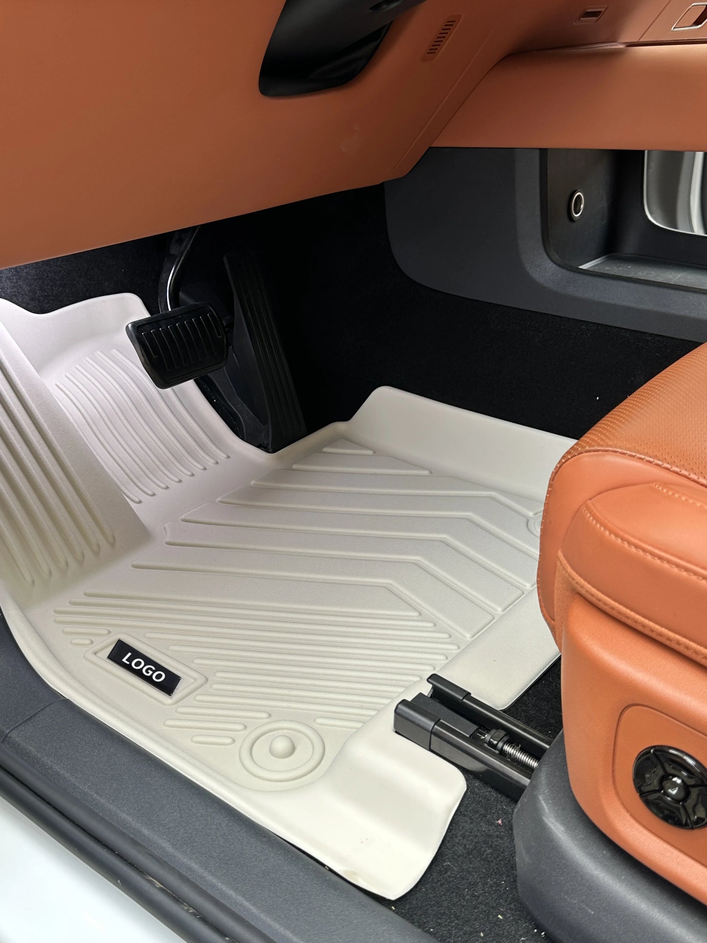 Luxury All-weather Double-layer Multicolored TPE Car Floor Mat Specifically Designed for Bestune T55