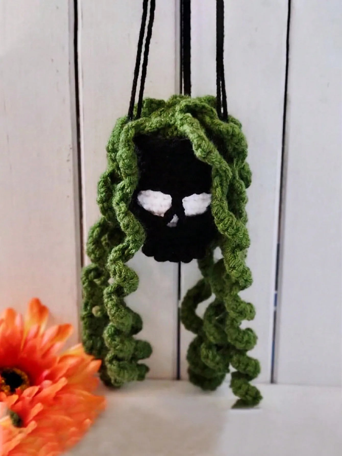 1pc Car Skull Halloween Ornament, Car Decoration, Rearview Mirror Decoration, Hand-Crocheted and Creative