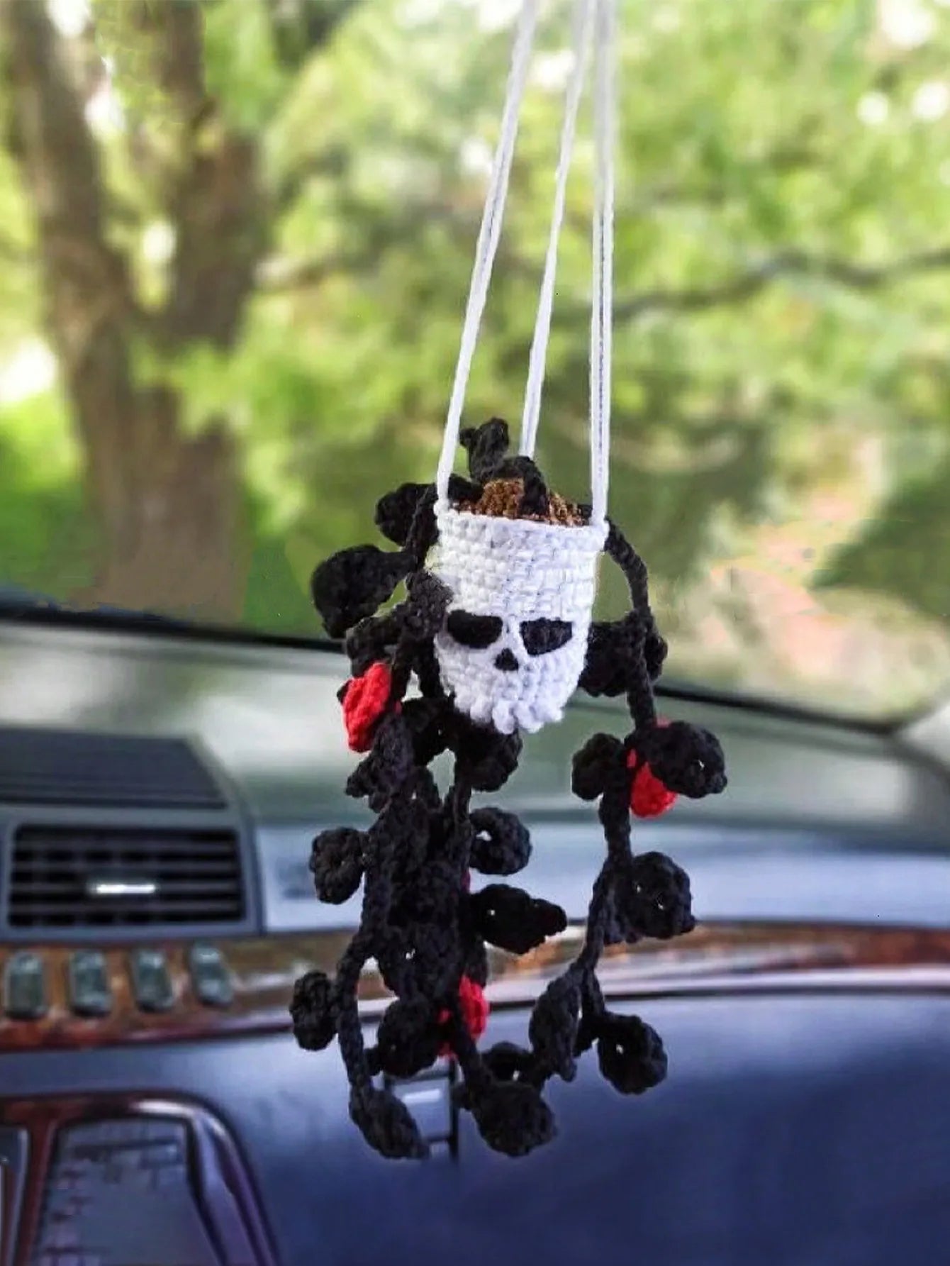 1pc Car Skull Halloween Ornament, Car Decoration, Rearview Mirror Decoration, Hand-Crocheted and Creative